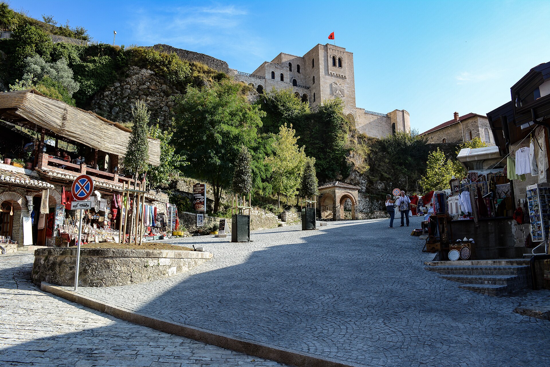 The hilltop town of Kruje, the stronghold from which the hero Skanderbeg resisted the Ottoman advance. Credit: Photo: Chris Walts (CC BY-SA 2.0).