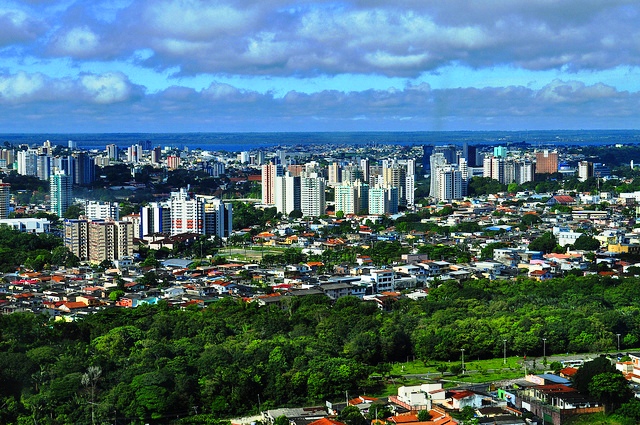 Manaus, a city of more than two million people, sits deep within the Amazon rainforest. Credit: CIAT (CC BY 2.0).