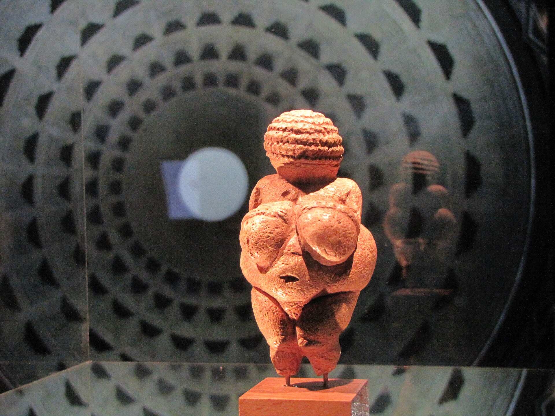 The Venus of Willendorf, a tiny prehistoric figurine carved some 25,000 years ago, found in Austria. Credit: Ziko van Dijk (CC BY-SA 3.0).