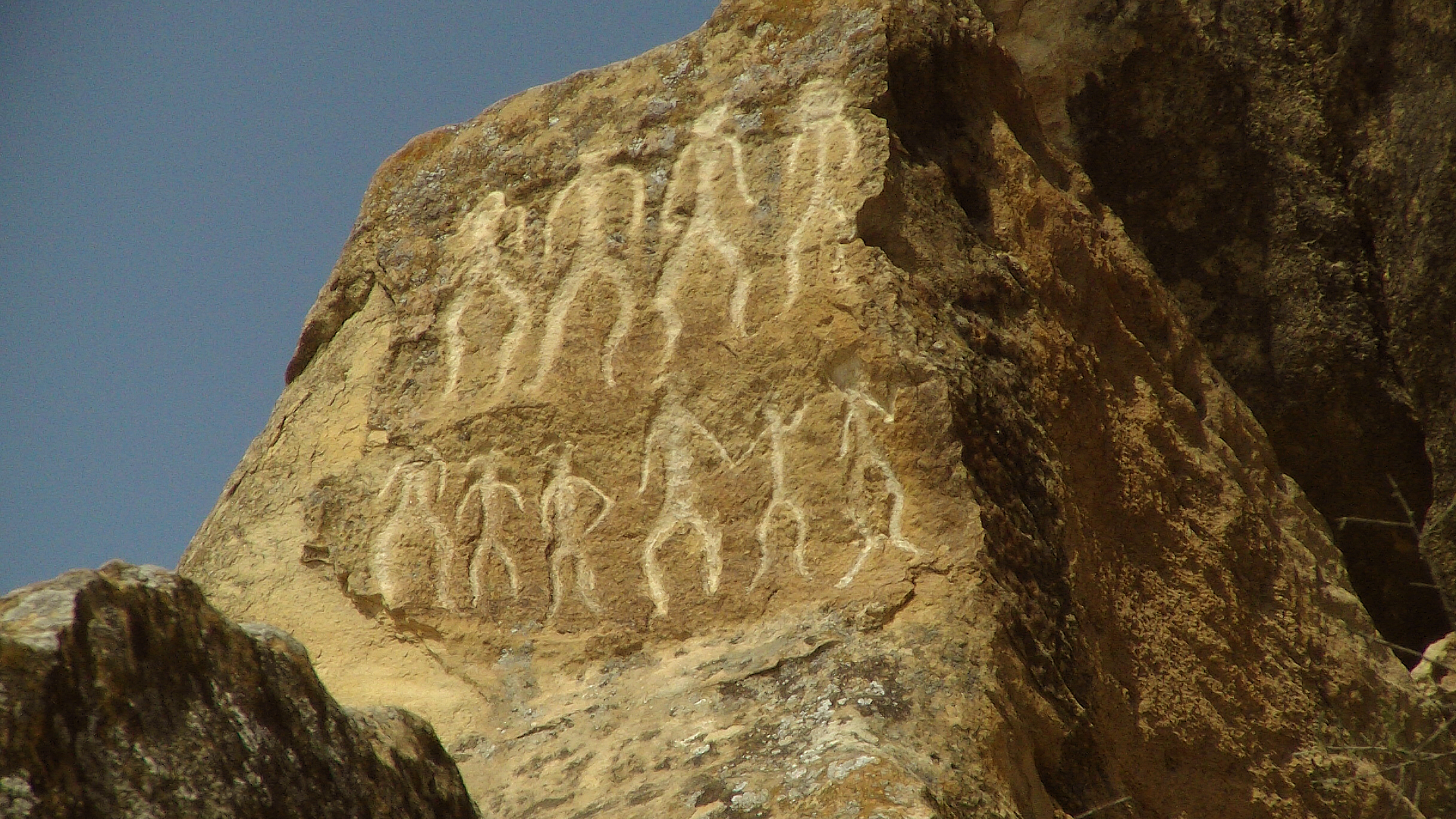 Ancient petroglyphs at Gobustan, carved into the rocks of Azerbaijan many thousands of years ago. Credit: Azeri (CC BY-SA 3.0).