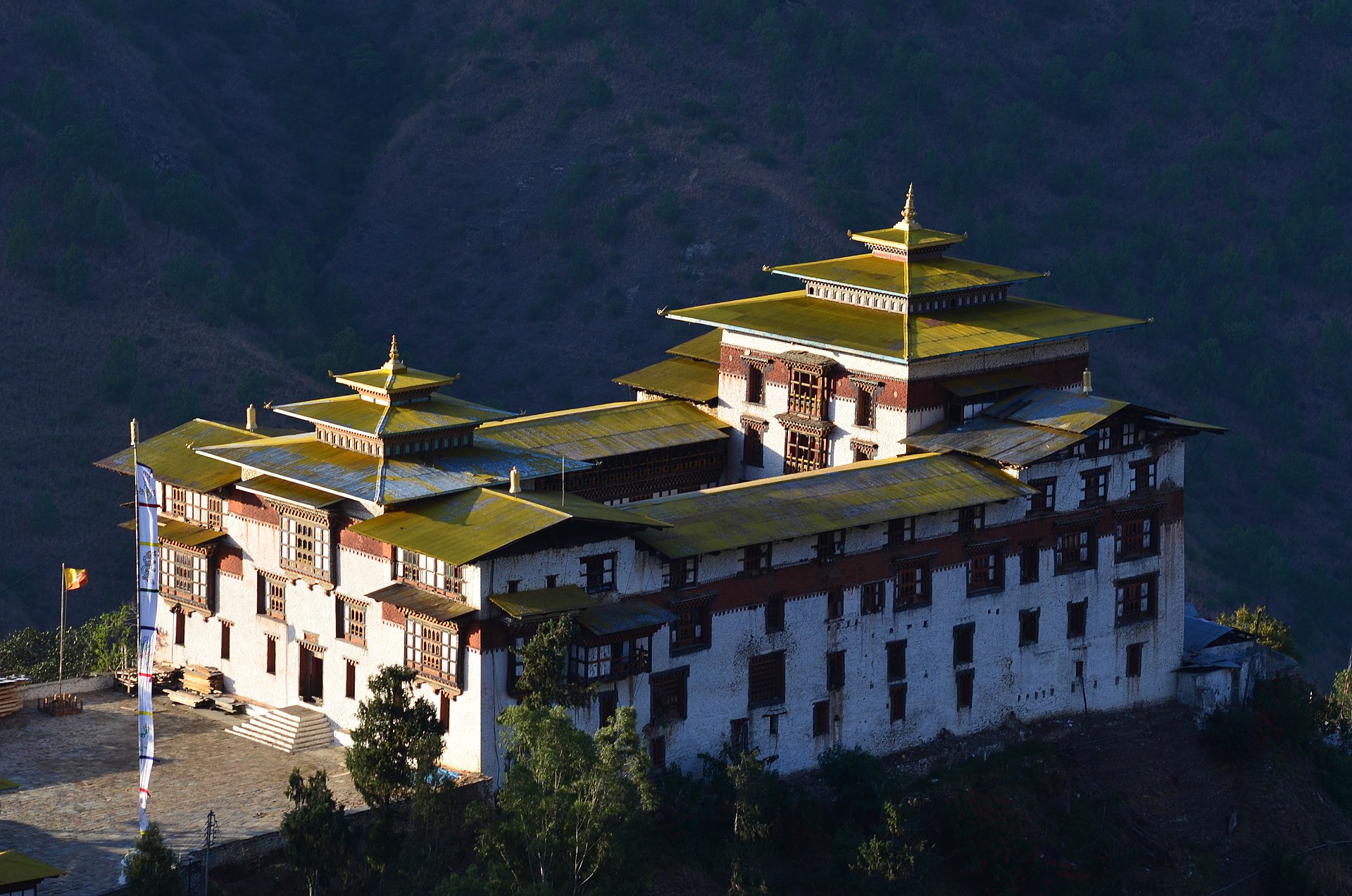 Trashigang Dzong, one of the great fortress-monasteries that anchor the valleys of eastern Bhutan. Credit: Christopher J. Fynn (CC BY-SA 3.0).