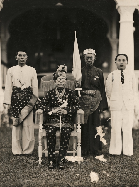 Sultan Ahmad Tajuddin of Brunei in the colonial era, from the dynasty that still rules the oil-rich sultanate. Credit: Collected by NX85934 Gunner Percy Raymond Hancock, 2/3rd Anti-Aircraft Regiment. (Public domain).