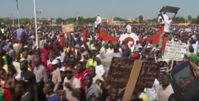 Protesters in the streets of Ouagadougou, a reflection of the country's turbulent recent politics. Credit: VOA news (Public domain).