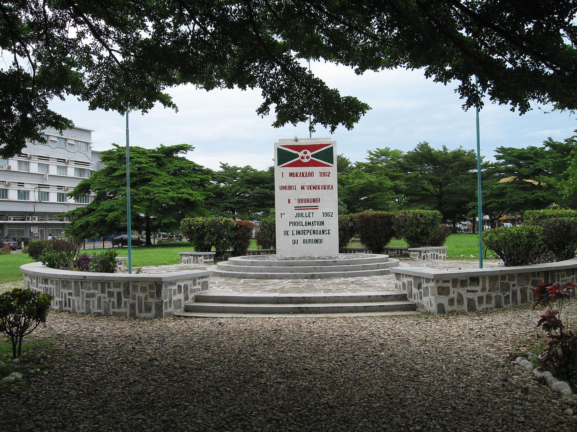 The independence monument in Bujumbura, marking Burundi's emergence as a sovereign nation in 1962. Credit: No machine-readable author provided. Tequendamia assumed (based on copyright claims). (Public domain).