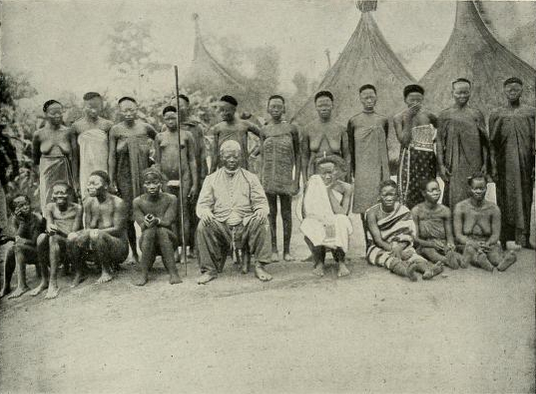 The Sultan of Bangassou and his court in 1906, from the era when local rulers met advancing colonial power. Credit: National Geographic (Public domain).