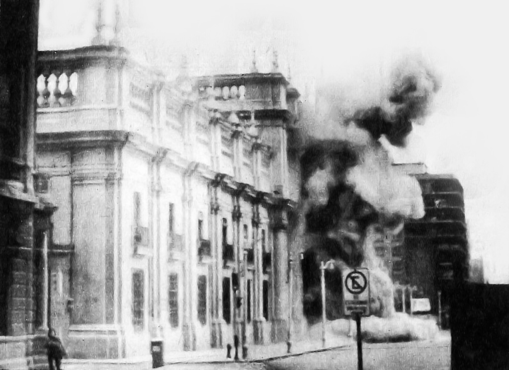 Warplanes bombing the presidential palace of La Moneda during the 1973 coup that brought Pinochet to power. Credit: Biblioteca del Congreso Nacional de Chile (CC BY 3.0 cl).
