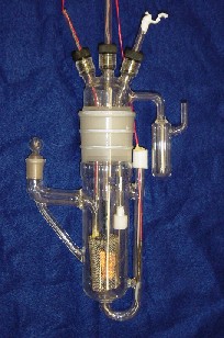 Cold fusion apparatus at the Space and Naval Warfare Systems Center San Diego (2005) Credit: Stevenkrivit at English Wikipedia (CC BY-SA 3.0).