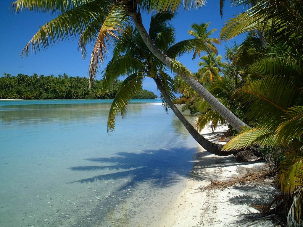 Motu Tapuaetai, the famous One Foot Island in the lagoon of Aitutaki, emblem of the country's natural beauty. Credit: No machine-readable author provided. Emeseee assumed (based on copyright claims). (Public domain).