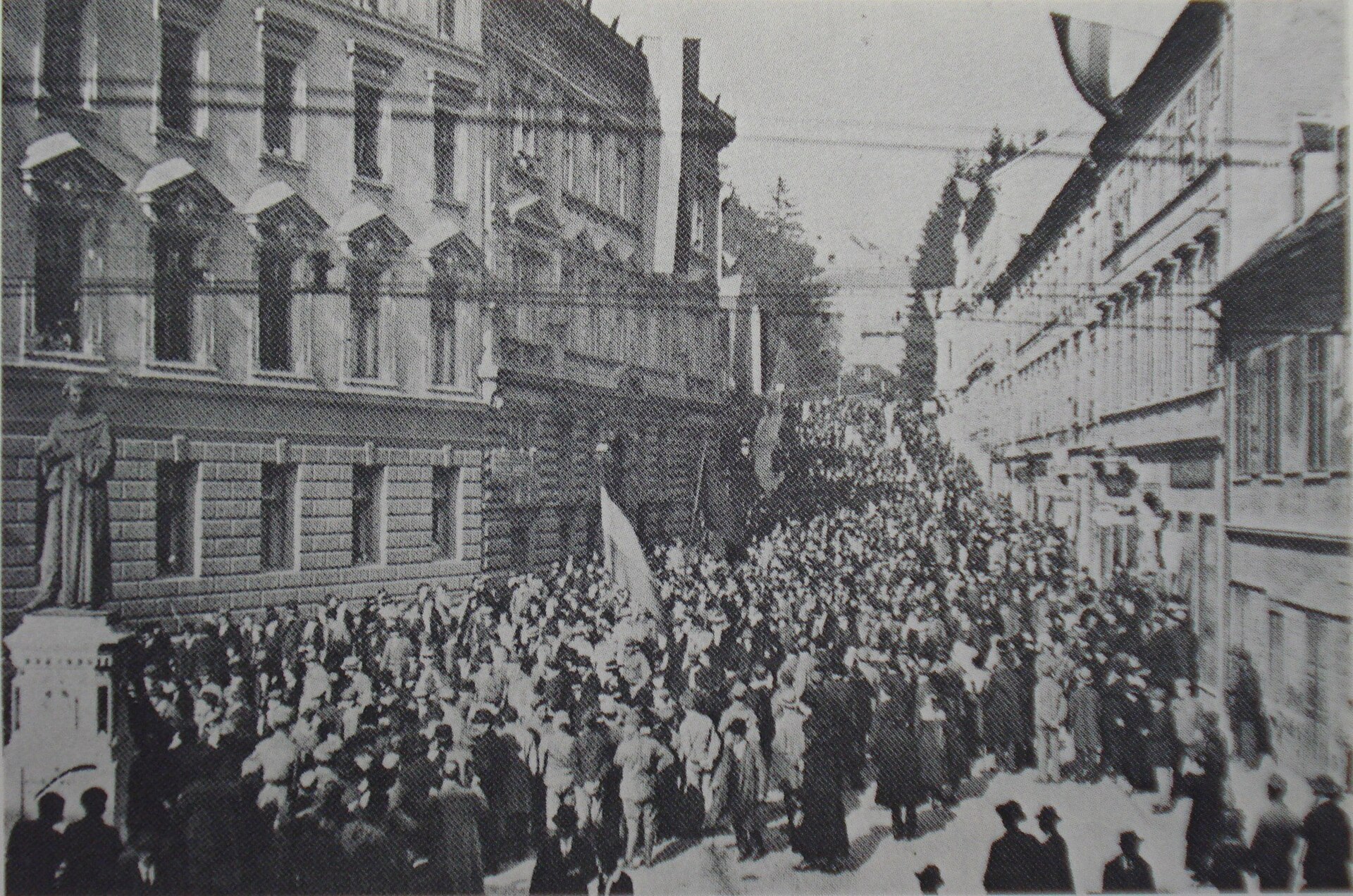 Mass protests in Zagreb during the upheavals that led to Croatian independence as Yugoslavia broke apart. Credit: unknown, Bojovnik (Public domain).