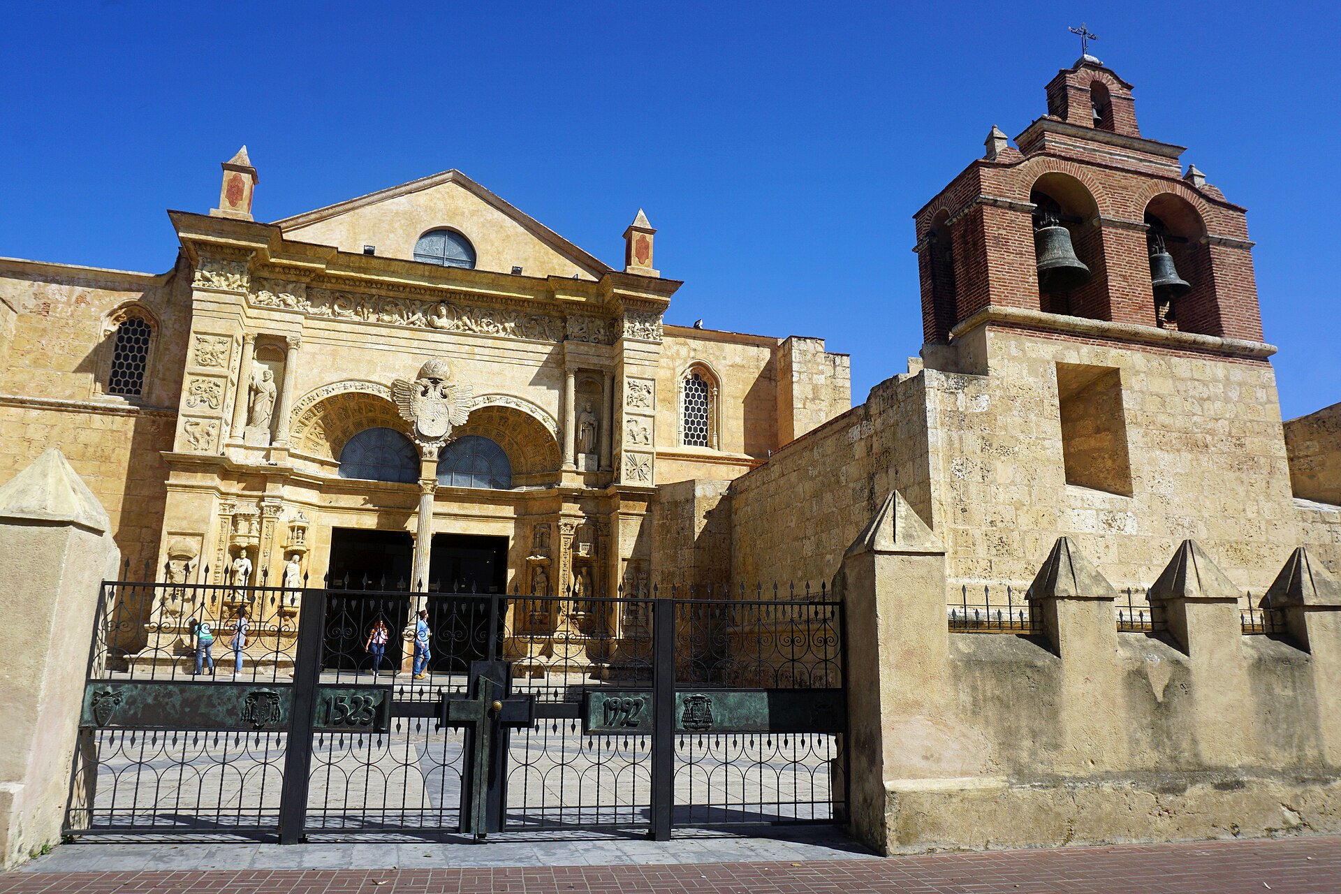 The Cathedral of Santa María la Menor in Santo Domingo, the oldest cathedral in the Americas. Credit: Mariordo (Mario Roberto Durán Ortiz) (CC BY-SA 4.0).