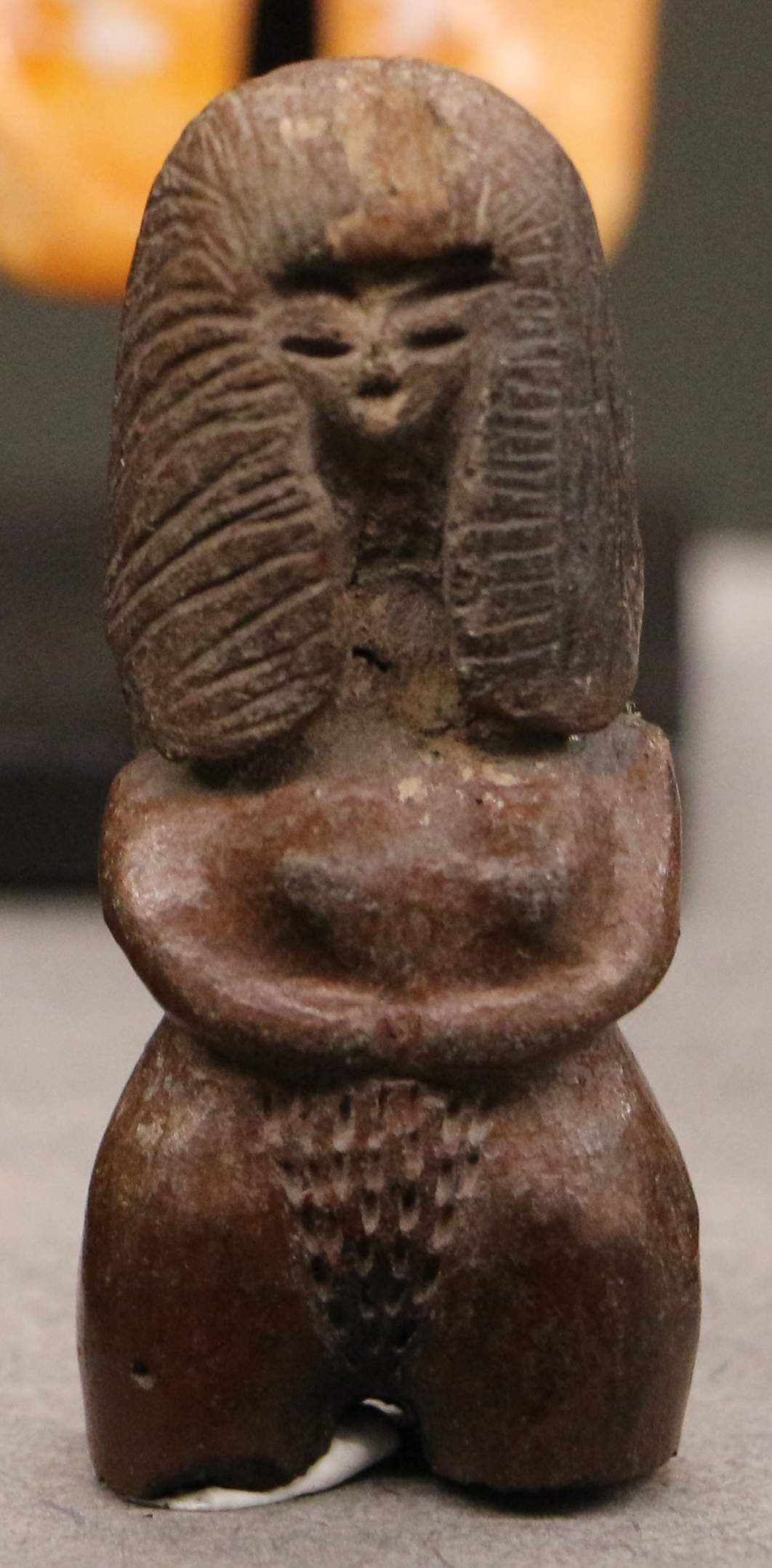 A small figurine of the ancient Valdivia culture, among the oldest pottery traditions in the Americas. Credit: Sailko (CC BY 3.0).