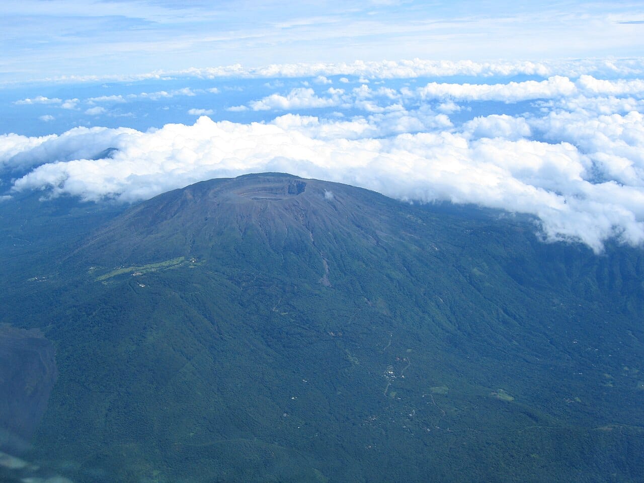 The Santa Ana volcano, the highest in El Salvador, with its crater lake. A chain of such volcanoes, many still active, gives the small country its nickname, the land of volcanoes, along with fertile soils and the constant threat of eruptions and earthquakes.