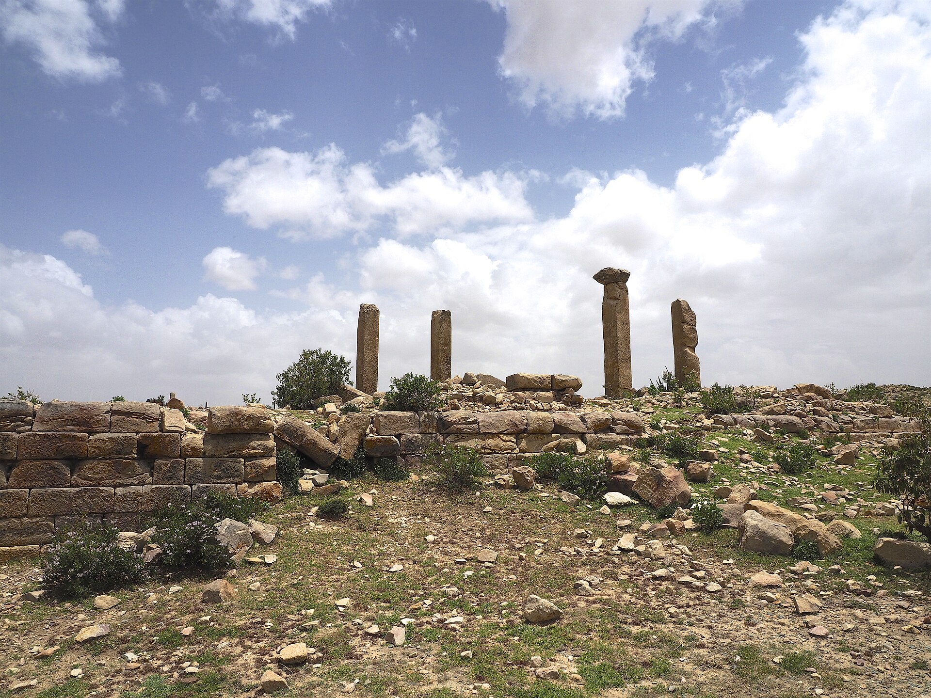 Ancient monolithic columns at Qohaito, a site of the early civilisations of the Eritrean highlands. Credit: Clay Gilliland from Chandler, U.S.A. (CC BY-SA 2.0).