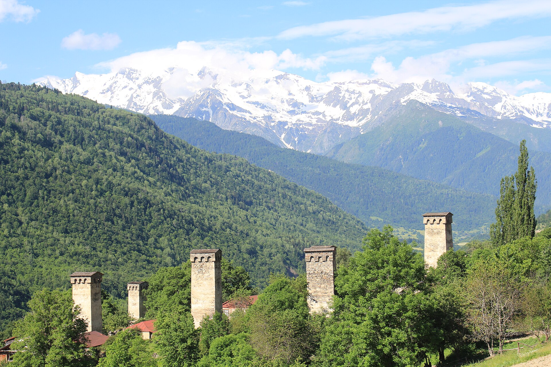 The medieval stone towers of Svaneti, in the high Caucasus mountains of northwestern Georgia. Credit: Arian Zwegers from Brussels, Belgium (CC BY 2.0).