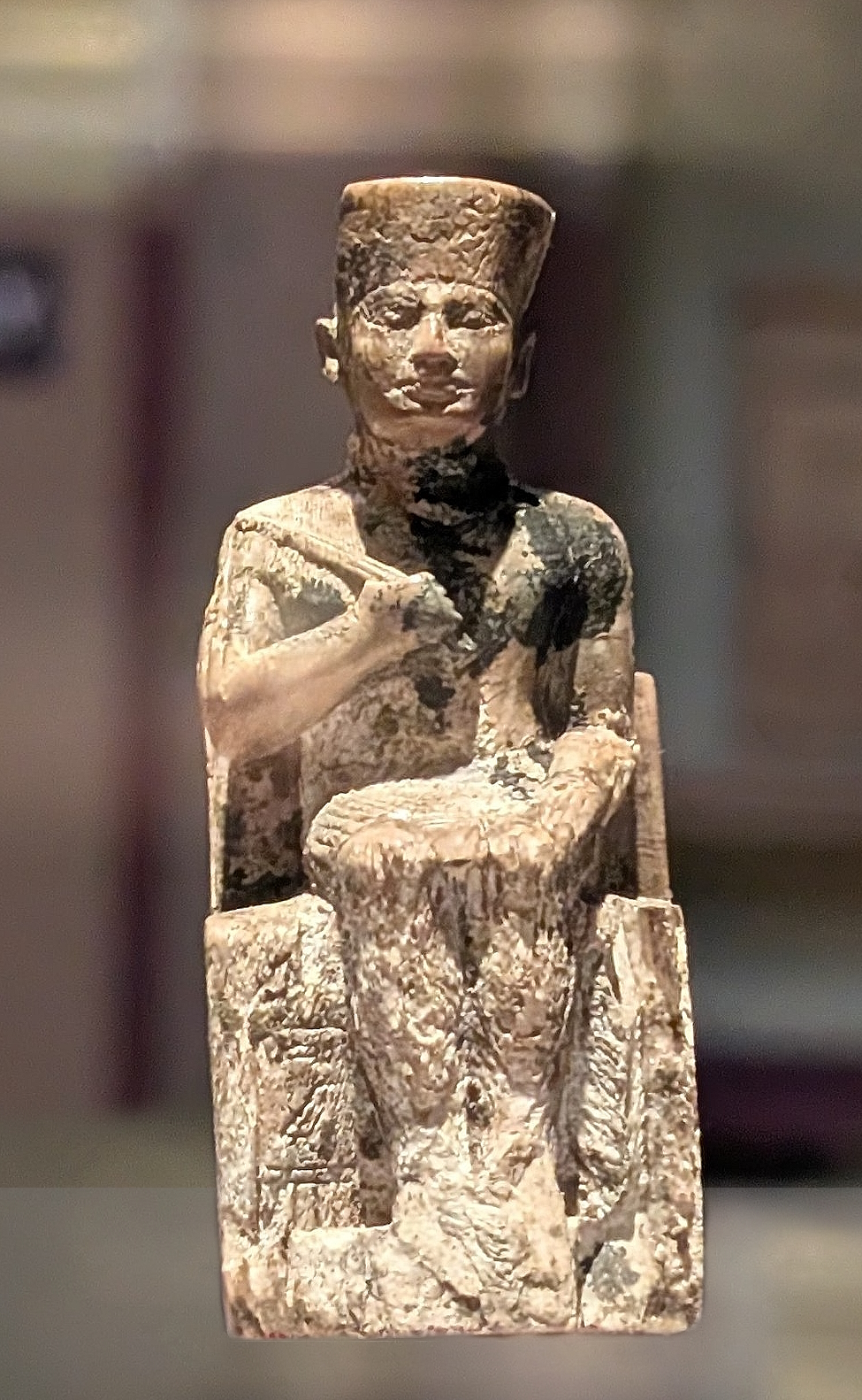 A statue of the pharaoh Khufu, for whom the Great Pyramid was built as a tomb. Credit: UserPpPp (CC BY-SA 4.0).