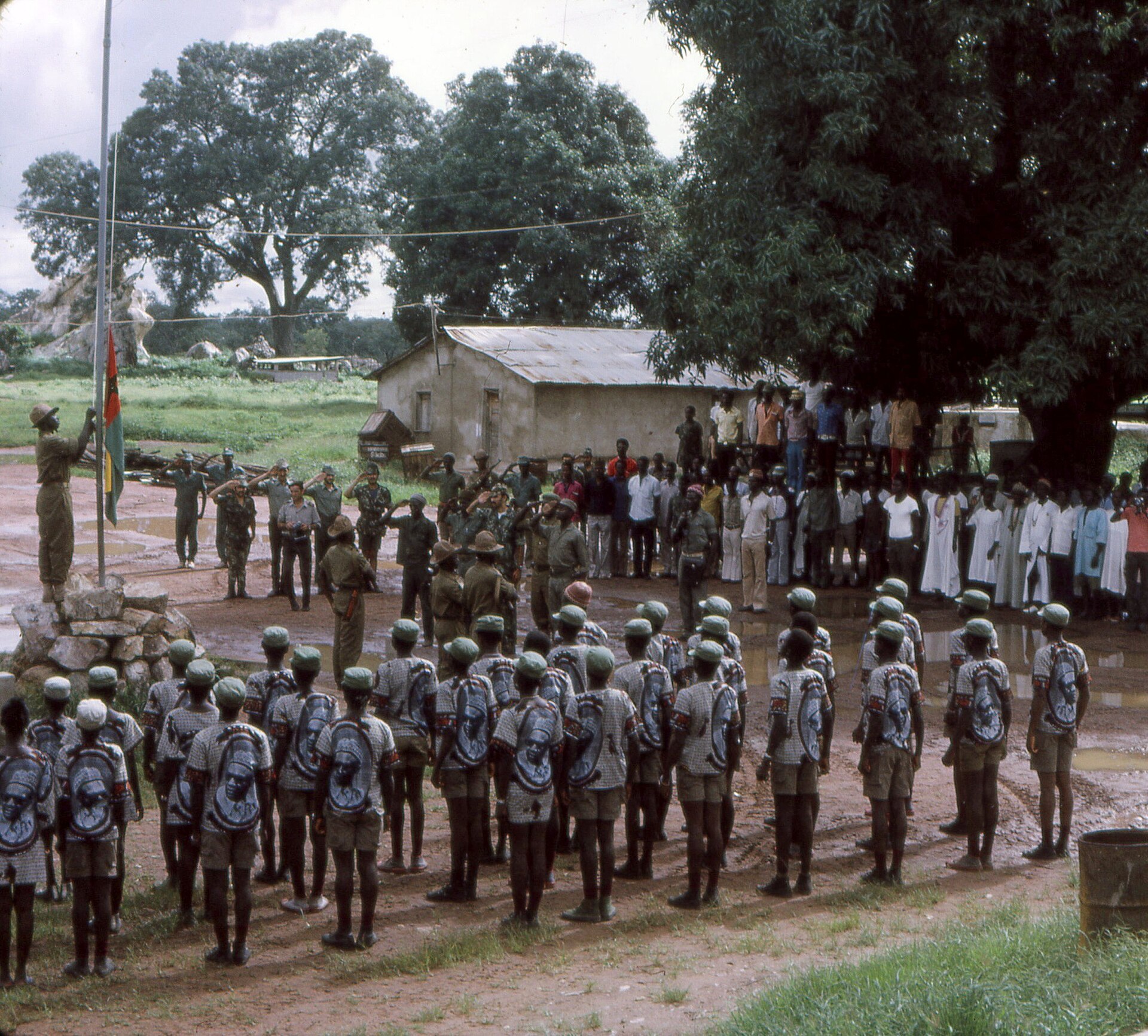 PAIGC fighters raising the flag of Guinea-Bissau, marking the country's hard-won independence. Credit: João Carvalho (Public domain).