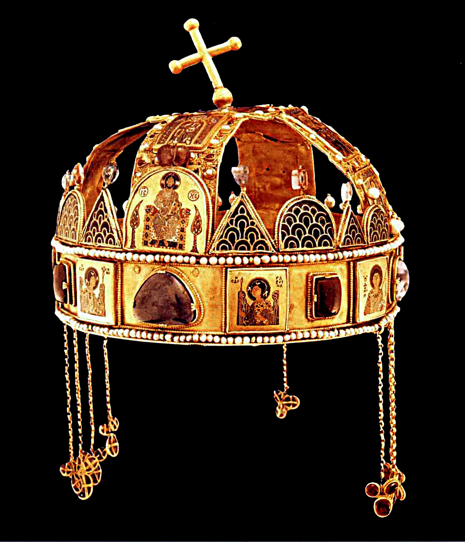 The Holy Crown of Hungary, a sacred symbol of the kingdom for a thousand years. Credit: hu:Szerkesztő:Tolfavi (a kép szerzője; feltöltő a magyar nyelvű Wikipédiában) (Public domain).