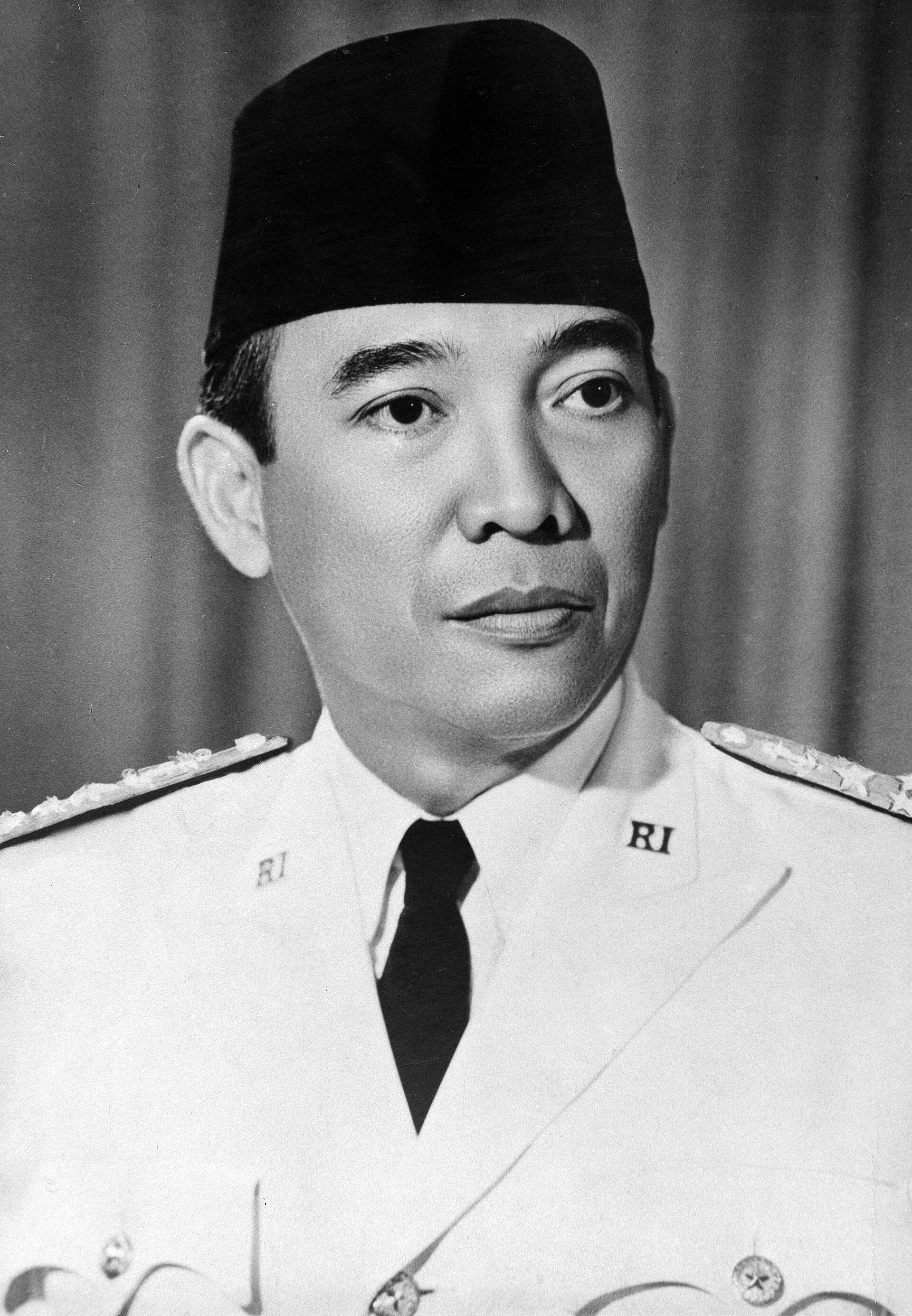 Sukarno, who proclaimed Indonesian independence in 1945 and became the country's first president. Credit: Onbekend/Anonymous (Public domain).