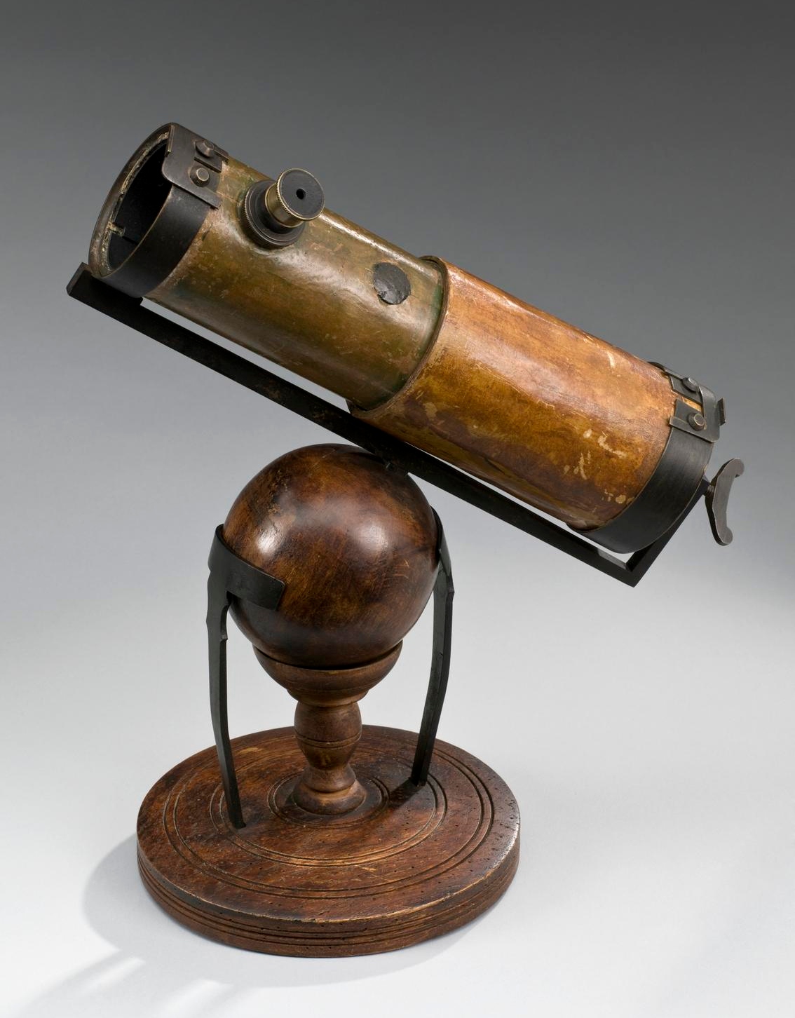 A replica of the reflecting telescope Newton designed and built.