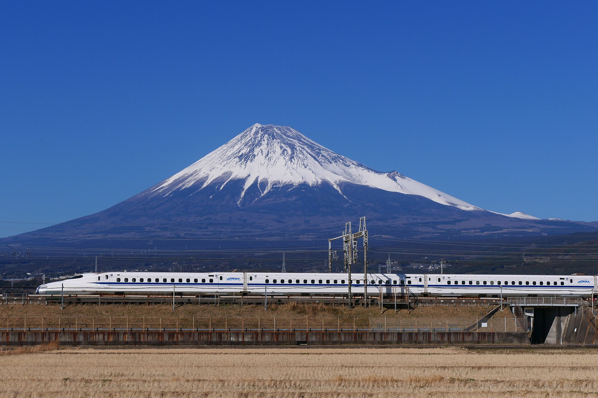 Mount Fuji rising behind a passing Shinkansen, Japan's high-speed bullet train. Credit: MaedaAkihiko (CC BY-SA 4.0).
