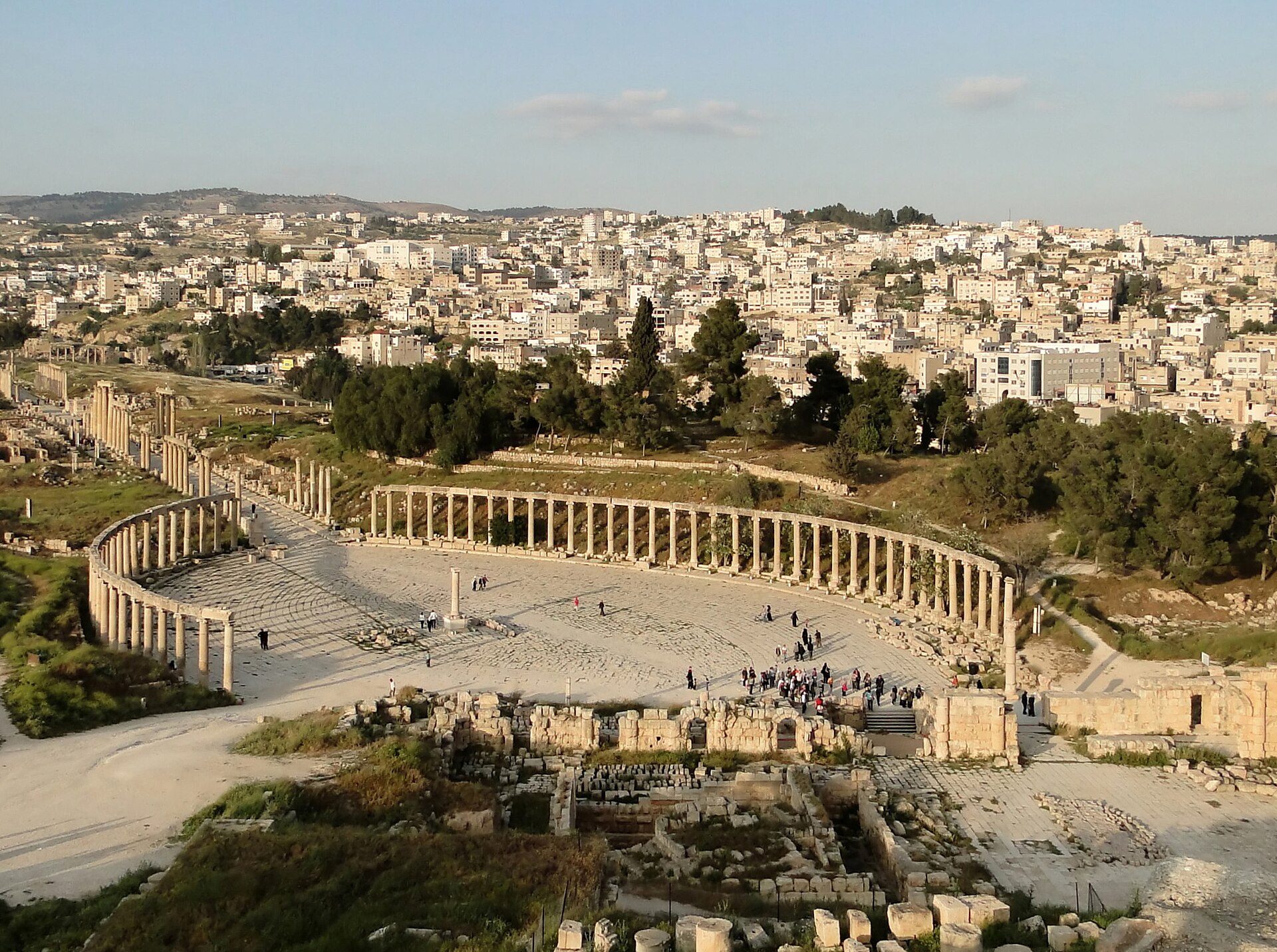 The Oval Forum of Jerash, one of the grand Roman cities that once stood in Jordan. Credit: Bernard Gagnon (CC BY-SA 3.0).
