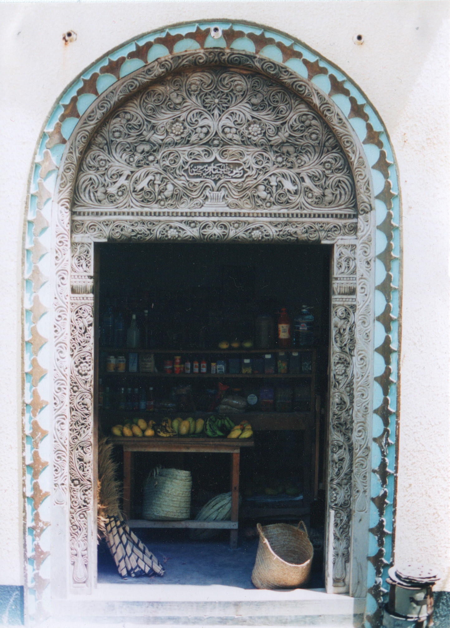 A carved Swahili door in Lamu, a sign of the old Indian Ocean trading culture of the Kenyan coast. Credit: Justin Clements (CC BY 2.0).