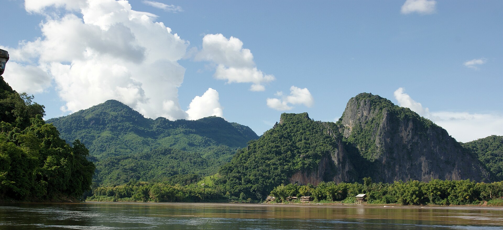 The Mekong River flowing past Luang Prabang, the historic royal town and a centre of Lao Buddhism. Credit: Allie Caulfield (CC BY 2.0).