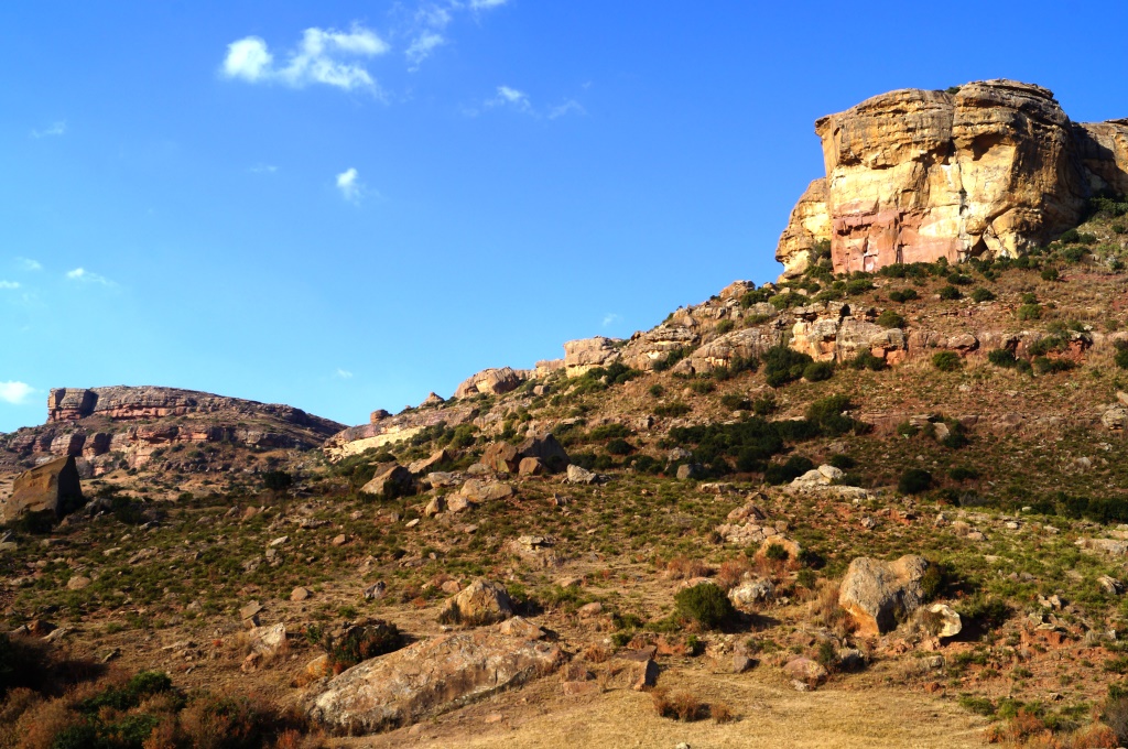 The high mountains of Lesotho, a kingdom that lies entirely above a thousand metres in elevation. Credit: Paramente Phamotse (CC BY-SA 3.0).
