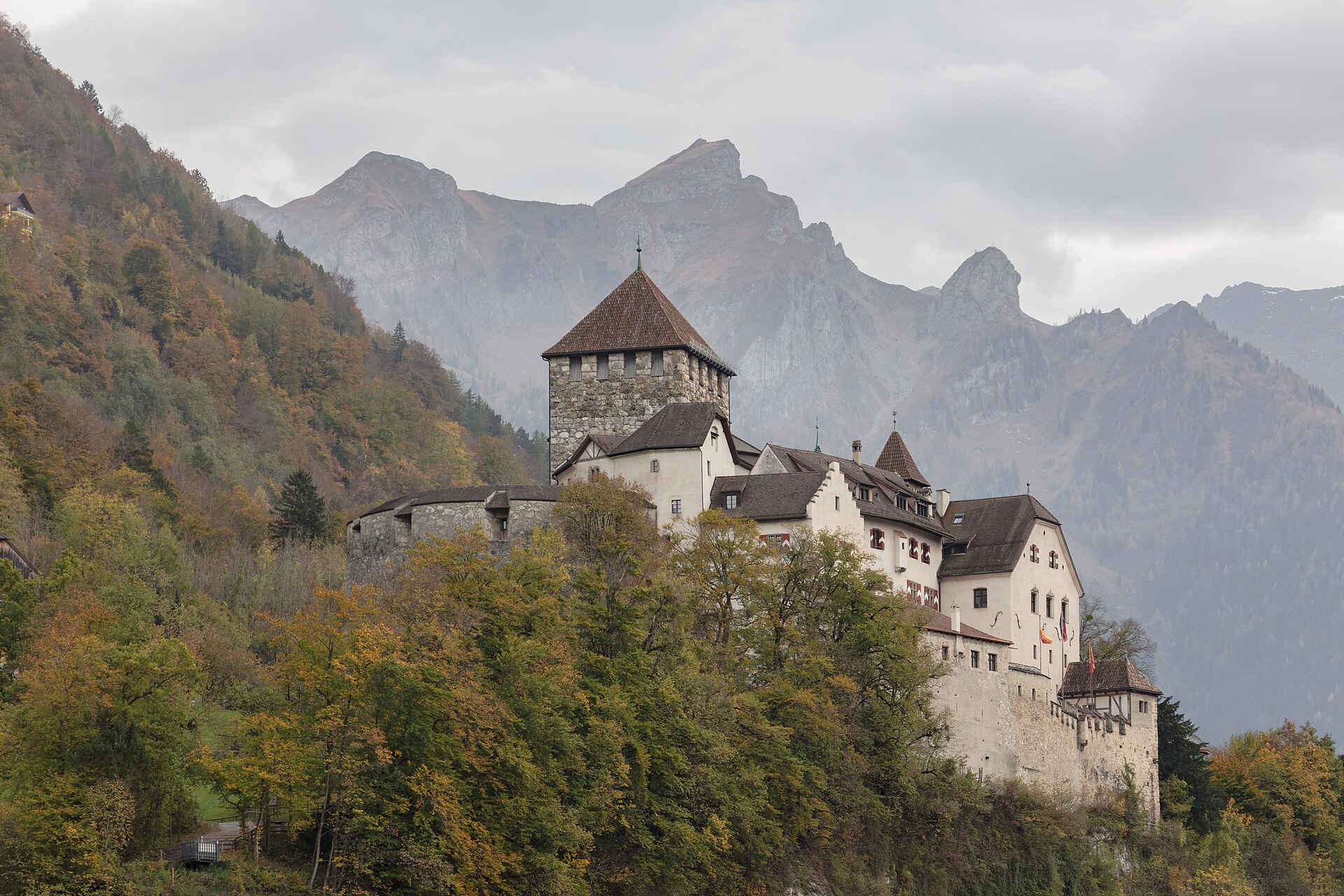 Vaduz Castle, perched above the capital, the residence of the ruling Prince of Liechtenstein. Credit: Diego Delso (CC BY-SA 4.0).