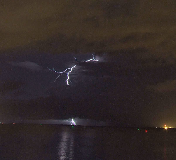 Anvil-to-ground lightning leaping from the top of a storm cloud. Credit: Bidgee (CC BY 3.0).