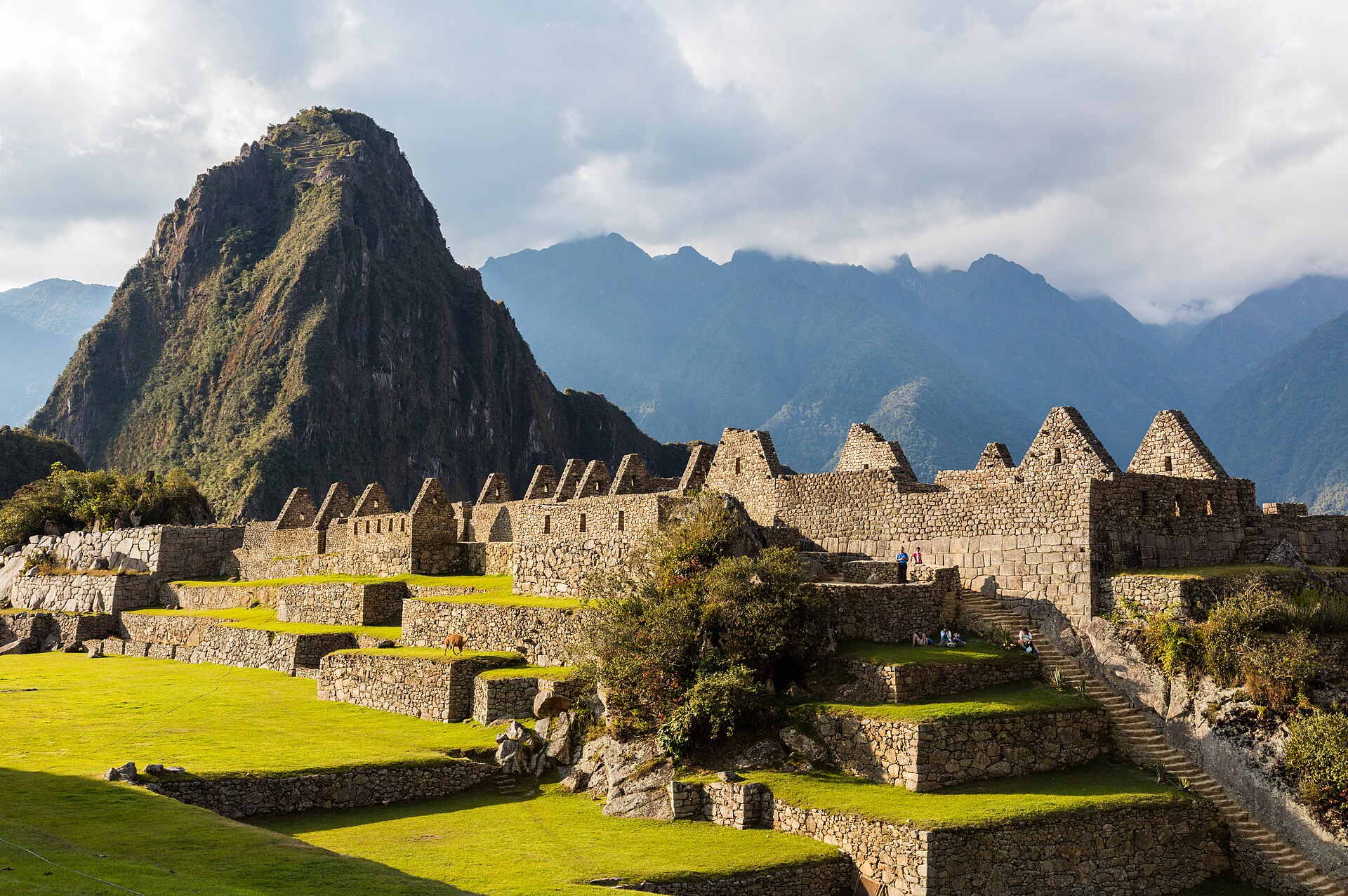 The fine stonework of Machu Picchu's buildings, fitted together without mortar. Credit: Diego Delso (CC BY-SA 4.0).