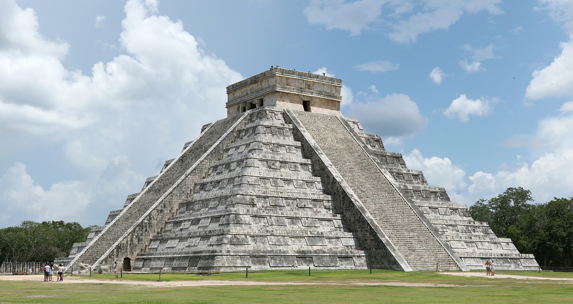 The Temple of Kukulcan at Chichen Itza, a pyramid of the ancient Maya. Credit: Daniel Schwen (CC BY-SA 4.0).