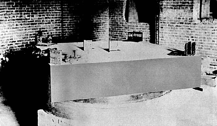 The 1887 apparatus, mounted on a stone slab floating in mercury so it could be rotated without flexing. Multiple reflections extended each arm to about eleven metres.