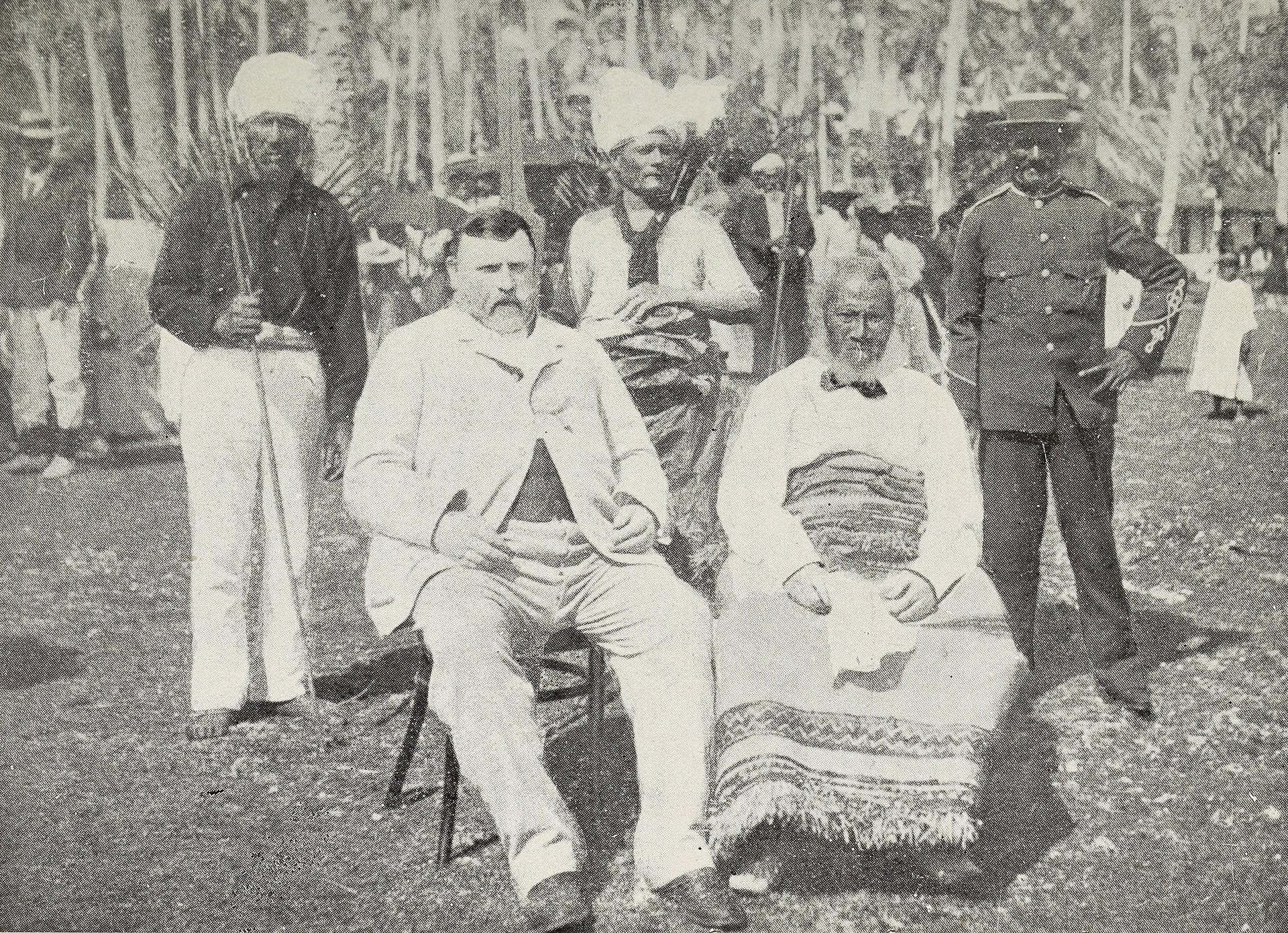 A New Zealand prime minister with Niuean leaders in the colonial era, reflecting the island's long ties to New Zealand. Credit: Unknown authorUnknown author (Public domain).