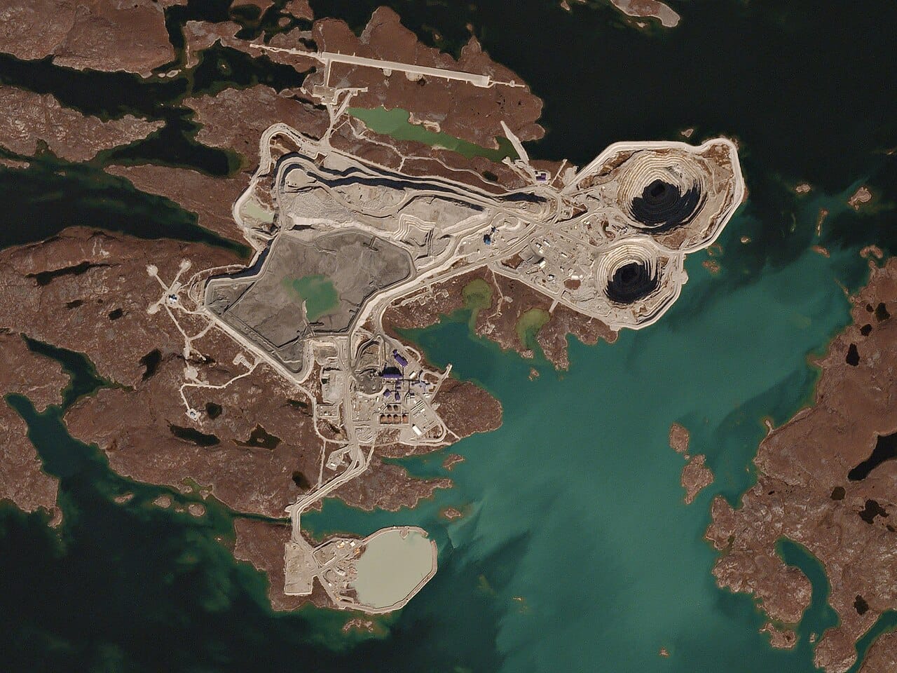 The Diavik diamond mine on an island in a lake north of Yellowknife. The discovery of diamonds in the 1990s transformed the economy of the Northwest Territories and made Canada a major producer.