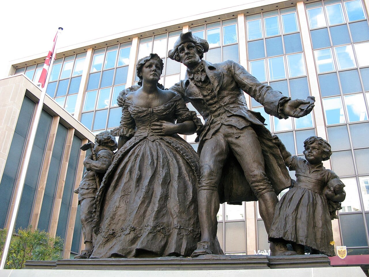 A statue in Hamilton honouring the United Empire Loyalists, settlers loyal to the Crown who fled the American Revolution and settled the region in the 1780s. They laid the foundations of English-speaking Ontario.