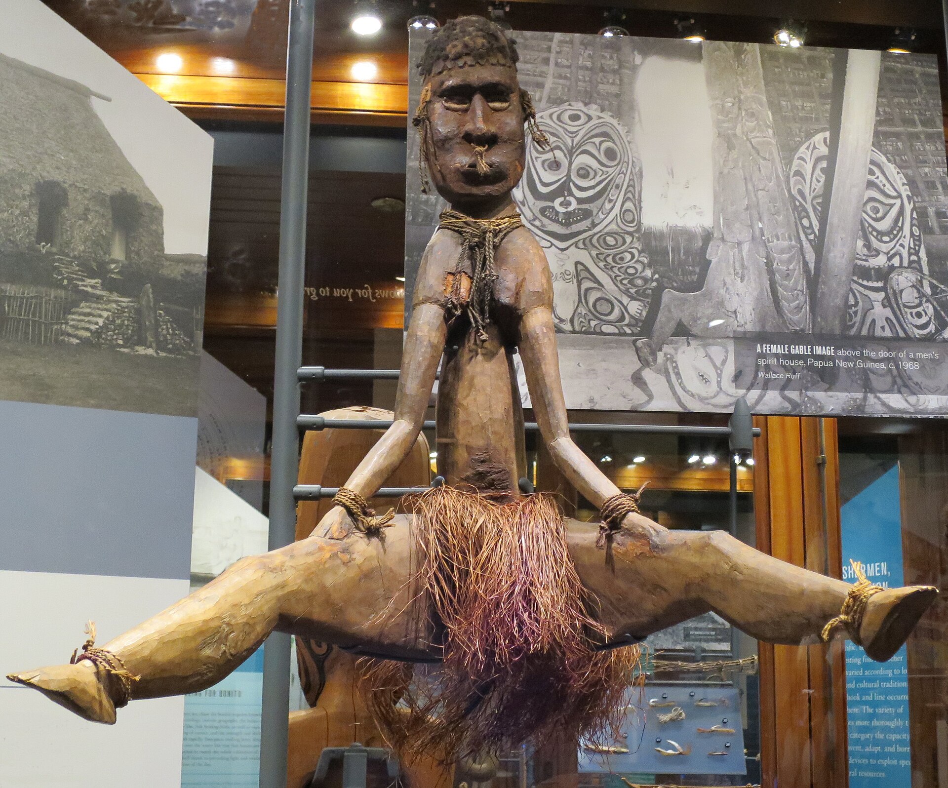 A carved gable figure of the Sawos people, an example of the rich and varied Oceanic art of New Guinea. Credit: Hiart (CC0).