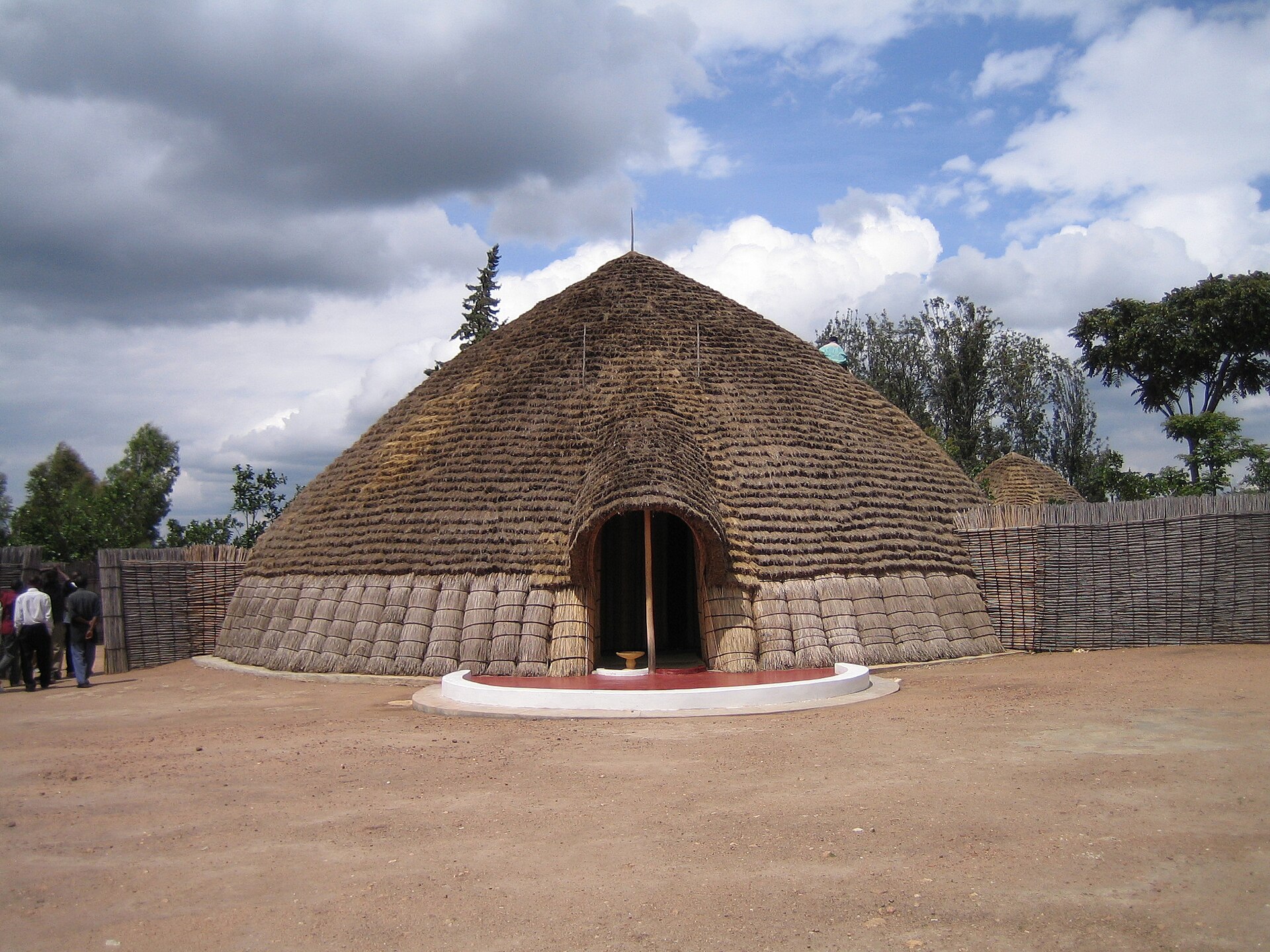 A reconstruction of the traditional royal palace at Nyanza, seat of the kingdom of Rwanda. Credit: Amakuru (CC BY-SA 3.0).
