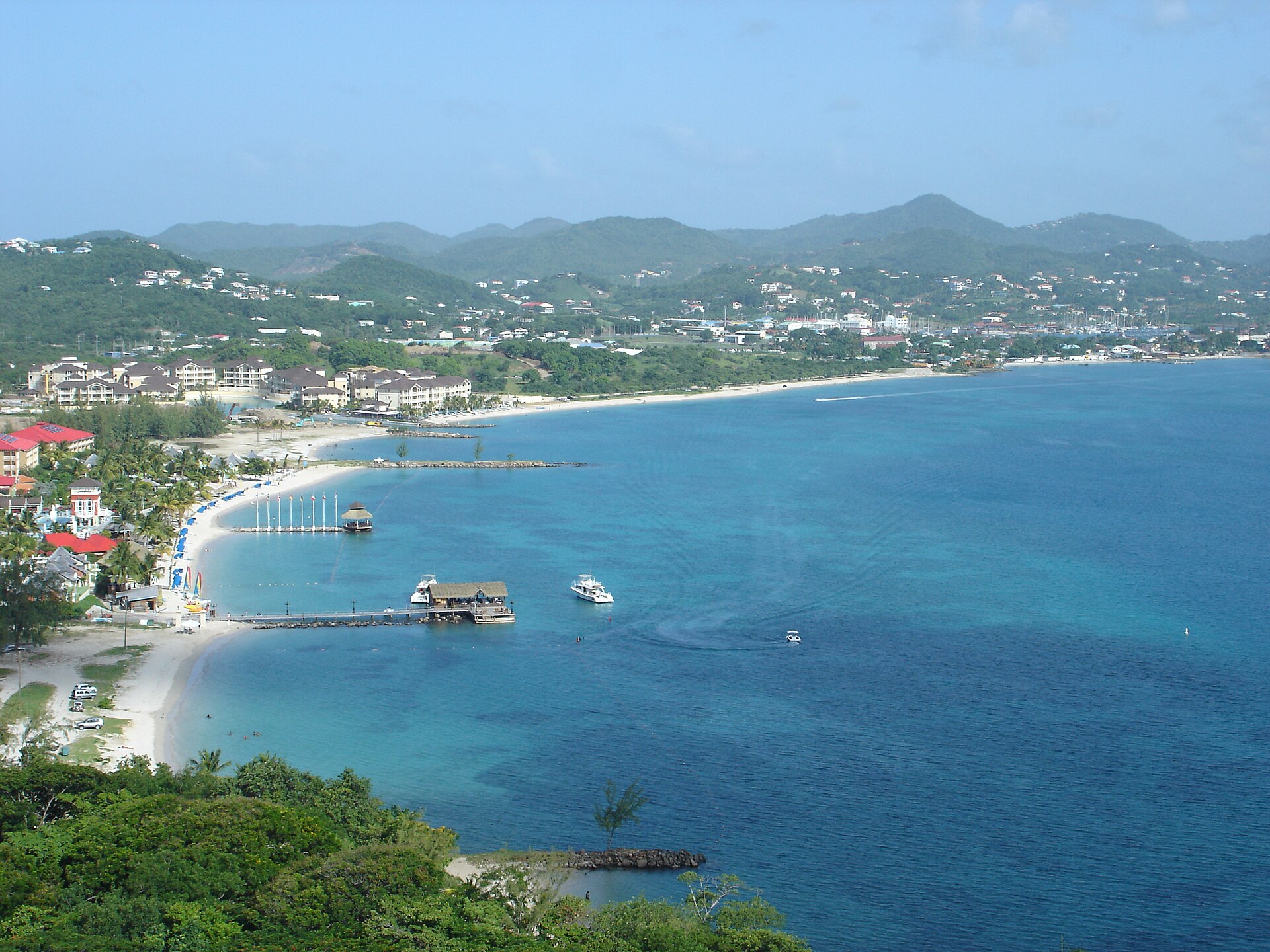 Rodney Bay and Pigeon Island in the north of Saint Lucia, once a British naval station in the wars with France. Credit: Lii (Public domain).