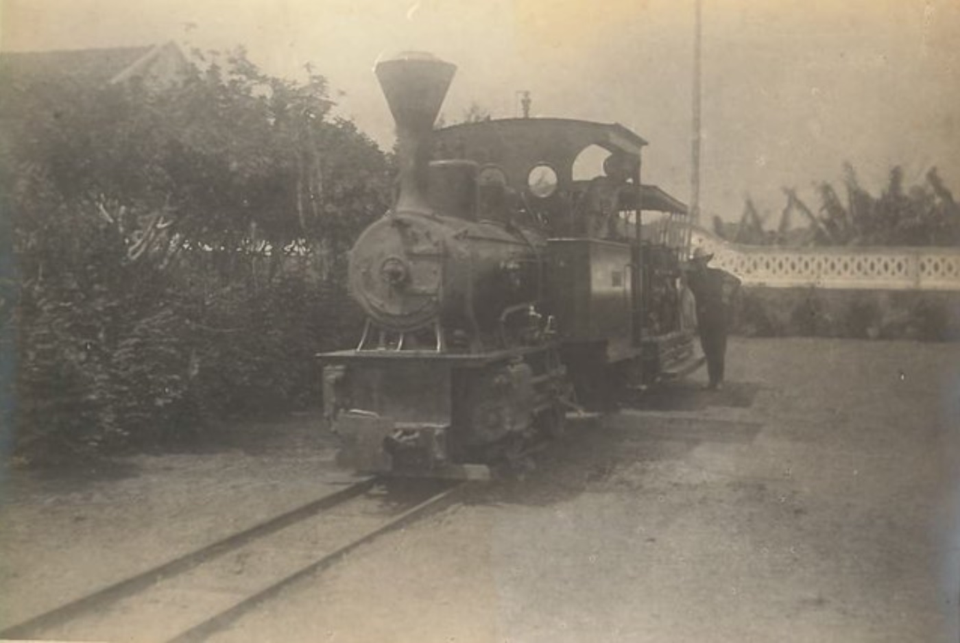 A plantation railway around 1919, when São Tomé was one of the world's leading producers of cocoa. The great roças, or estates, were worked by labourers brought from other Portuguese colonies under conditions that amounted to slavery.