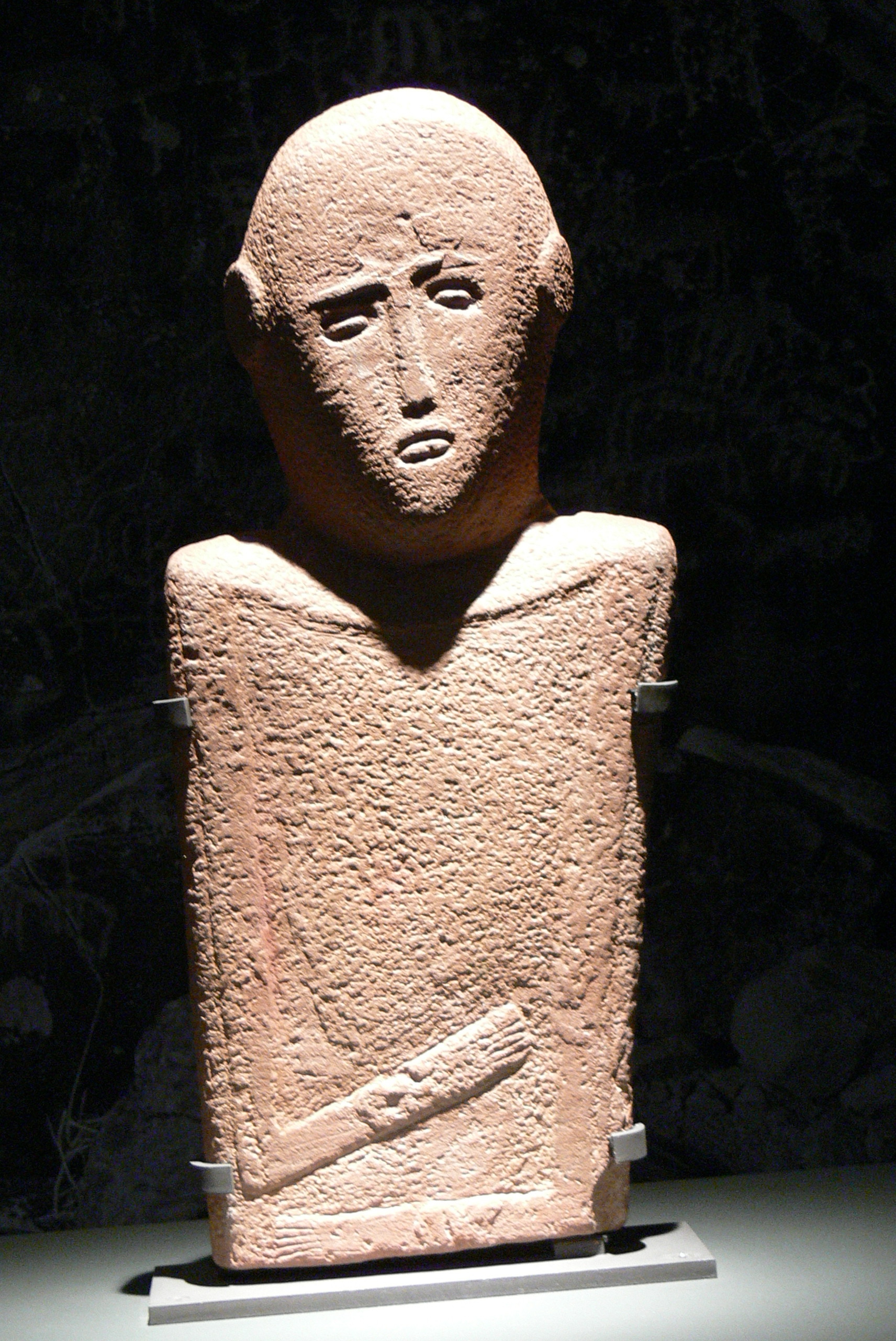 An anthropomorphic stela from the fourth millennium BC, among the oldest known art of the Arabian Peninsula.