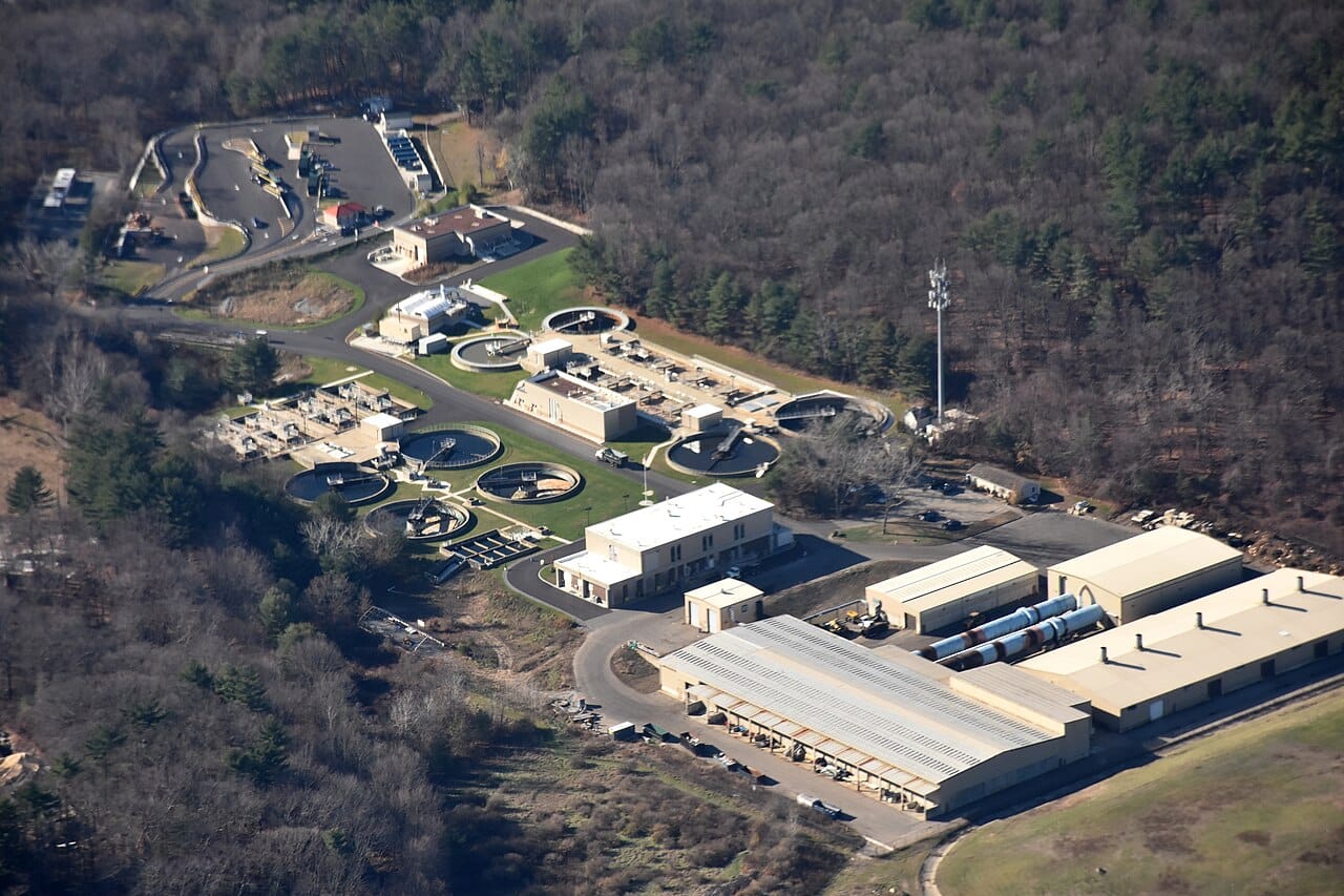 A wastewater treatment plant from the air. The circular and rectangular tanks are the settlement and aeration stages, which is where most of the work happens.