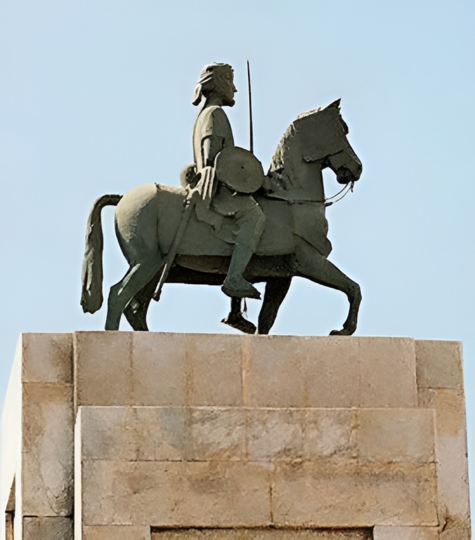 A statue of Ahmad ibn Ibrahim al-Ghazi, the general who led the Adal Sultanate in a sweeping sixteenth-century war against the Christian Ethiopian empire. He remains a heroic figure in Somali history.