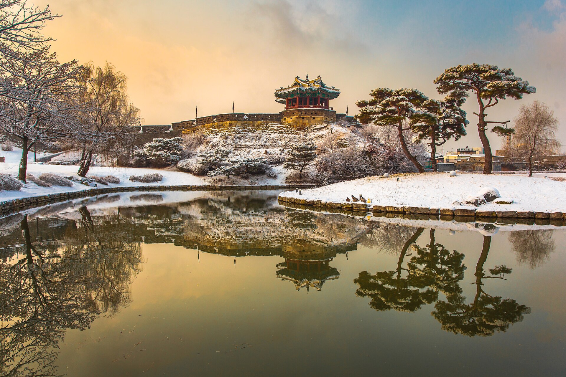 Hwaseong Fortress, a UNESCO World Heritage site from the Joseon dynasty. Credit: Seungh (CC BY-SA 4.0).