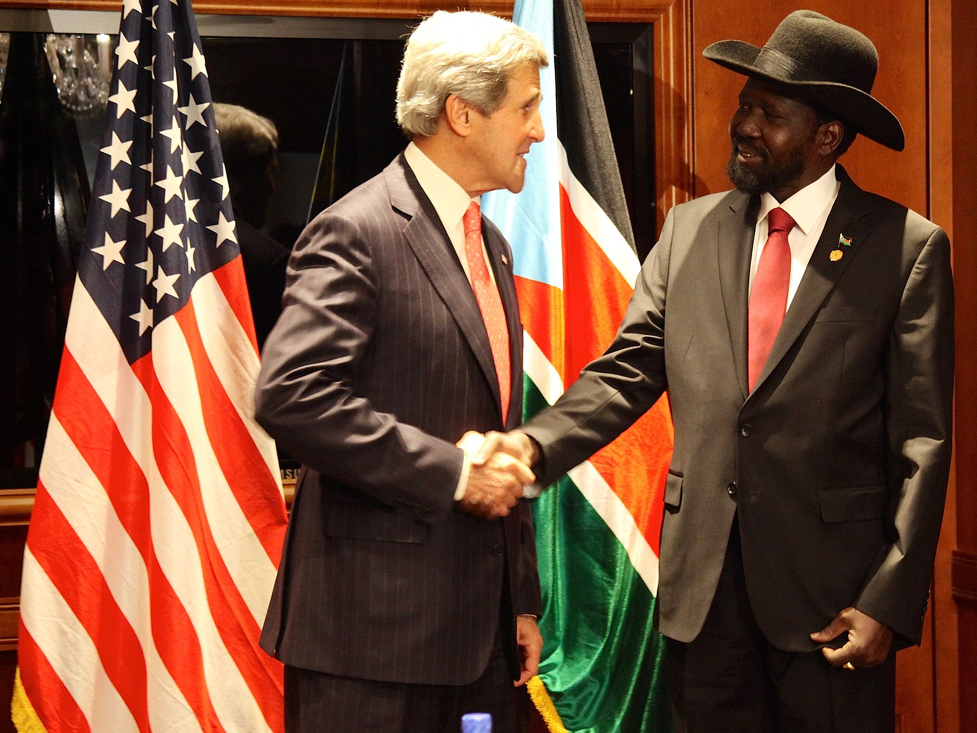 A South Sudanese leader meeting the United States Secretary of State. Washington was among the principal sponsors of the independence referendum and has since imposed visa bans on officials it holds responsible for obstructing the peace agreement.