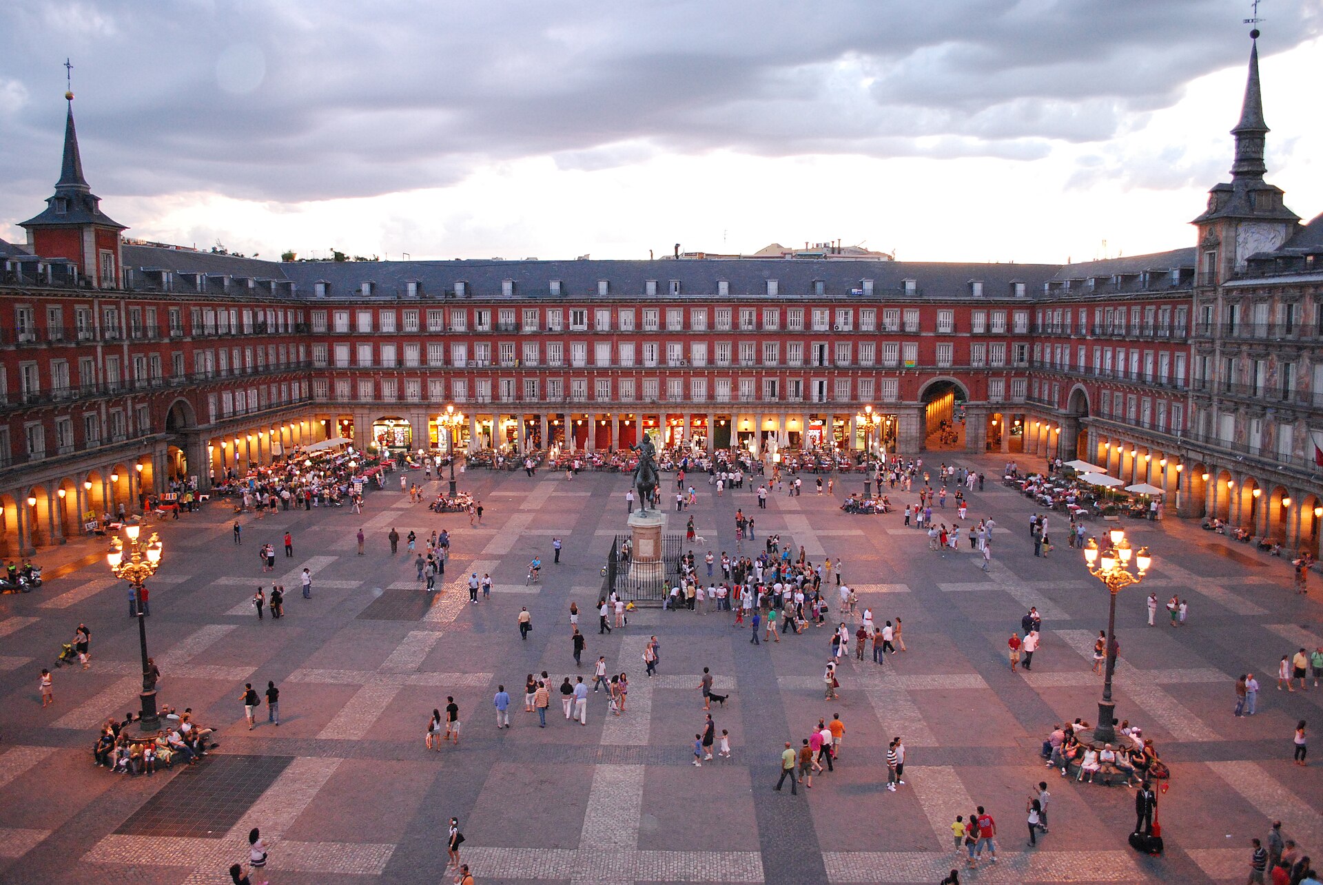 The Plaza Mayor of Madrid, a grand seventeenth-century square at the heart of the Spanish capital. Credit: Sebastian Dubiel (CC BY-SA 3.0 de).