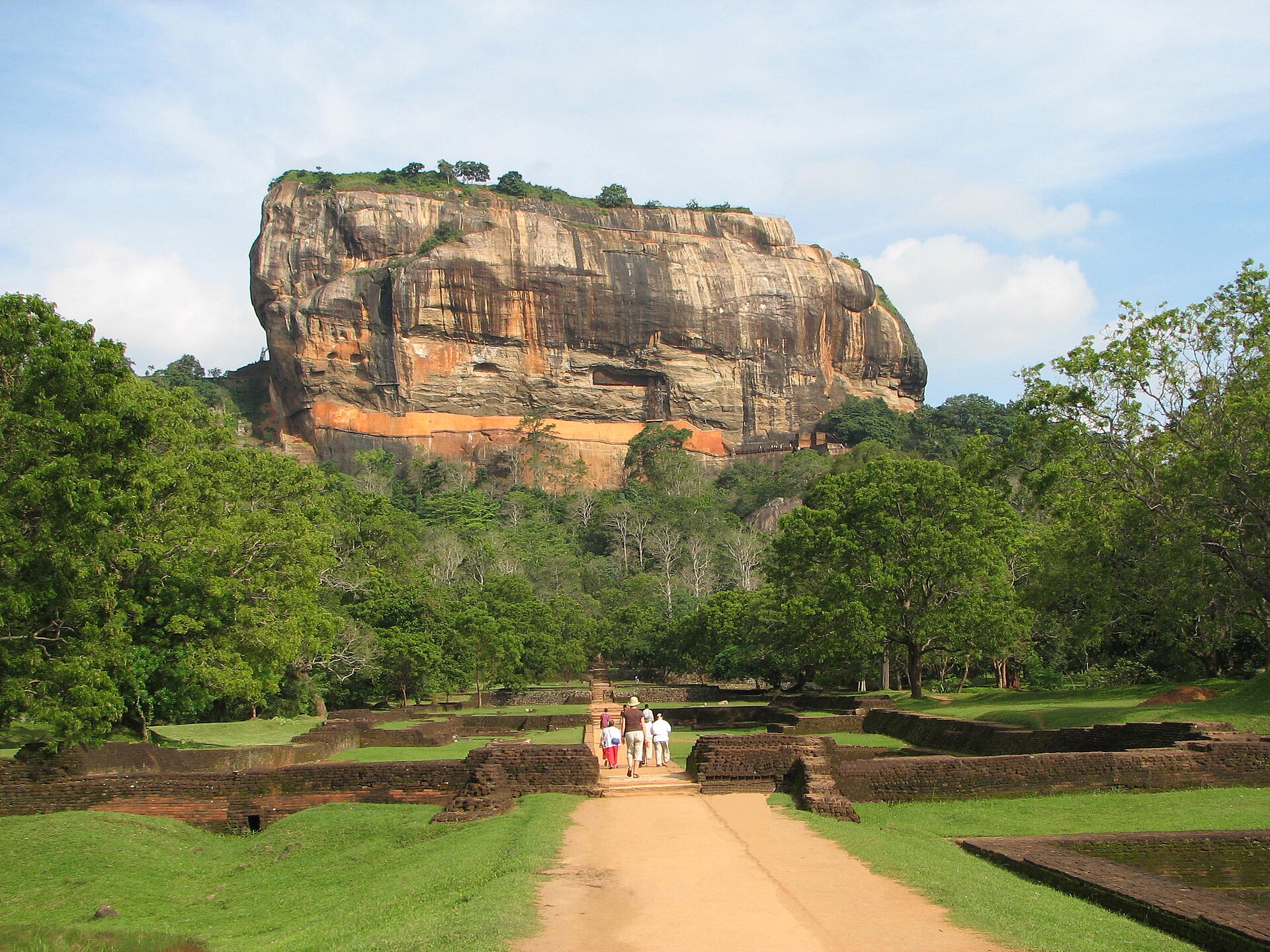 The rock fortress of Sigiriya, a fifth-century royal citadel built atop a sheer column of stone. Credit: Bernard Gagnon (CC BY-SA 3.0).