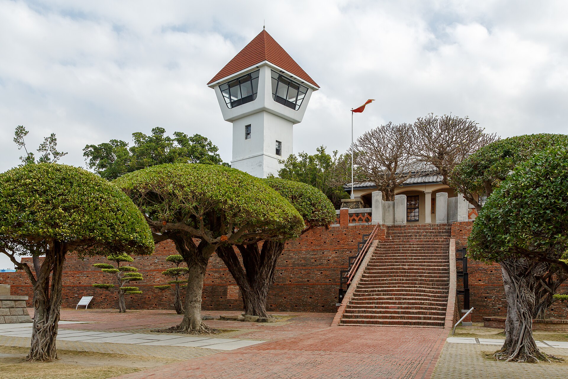 Fort Zeelandia, built by the Dutch in the seventeenth century, a relic of Taiwan's era of European trading outposts. Credit: CEphoto, Uwe Aranas (CC BY-SA 3.0).