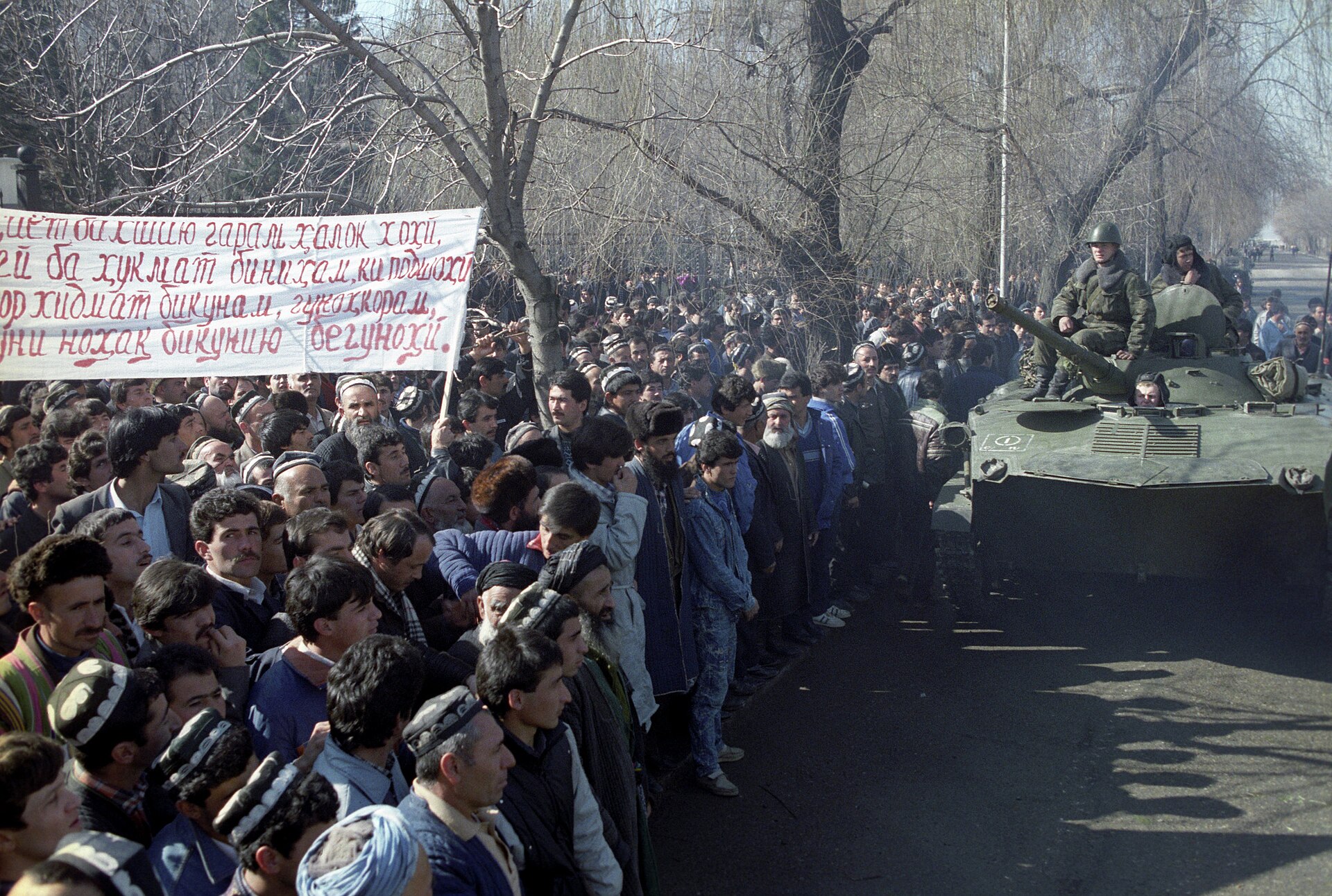 Unrest in Dushanbe in 1990, amid the upheavals that accompanied the end of Soviet rule. Credit: Vladimir Fedorenko / Владимир Федоренко (CC BY-SA 3.0).