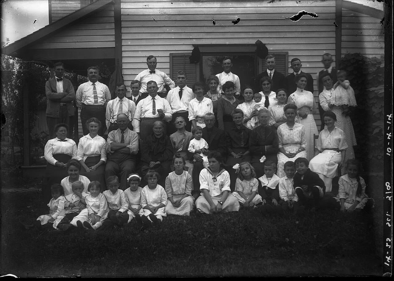 A large multigenerational family photographed in 1914. Household size in industrial societies has fallen substantially over the past century.